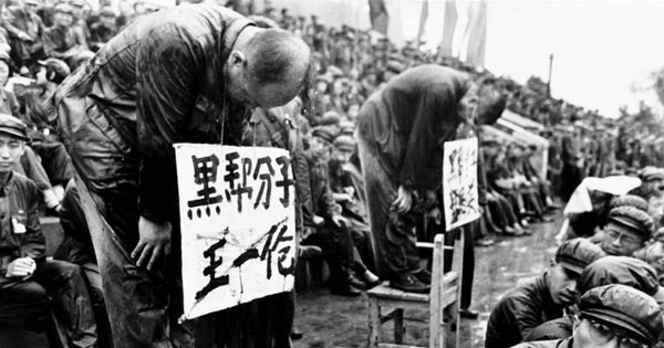摄影师不顾中国政府追杀保存比历史课本上更恐怖的「文革真相」，2万张照片如今终于流出！